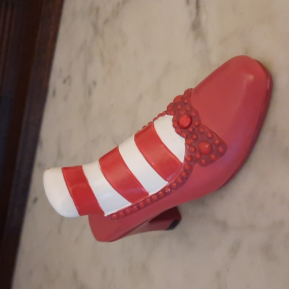 Wizard of Oz Resin Ruby Slipper (G)